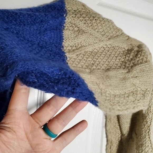 CREAM and Blue Infinity Scarf - Picture 5 of 7